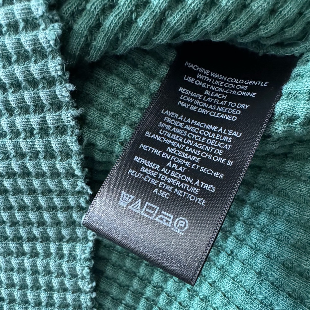 PILCRO short sleeve slightly cropped thermal top w/pocket! Unique& flattering!! - Picture 10 of 14